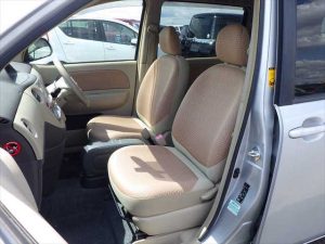 Toyota Sienta 2013