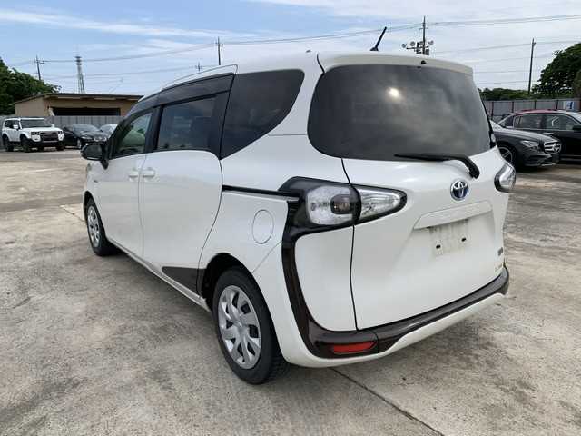 Toyota Sienta 2015