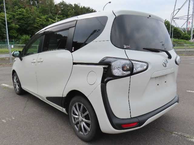 Toyota Sienta 2016