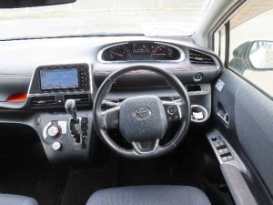 Toyota Sienta 2016
