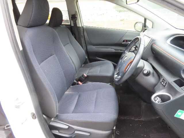 Toyota Sienta 2016