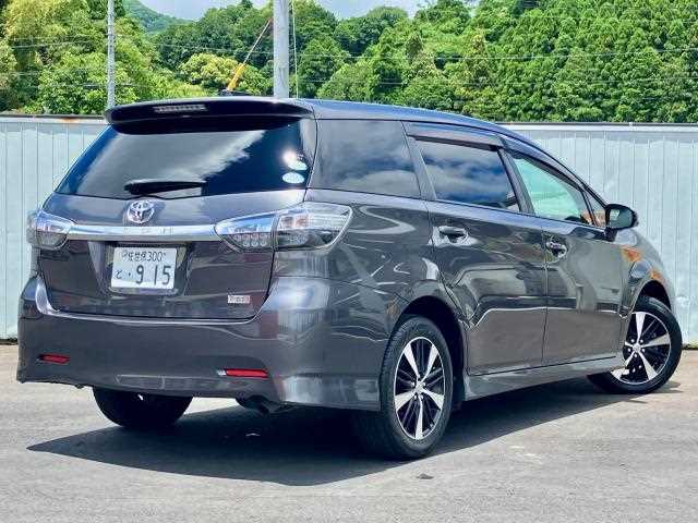 Toyota Wish 2013