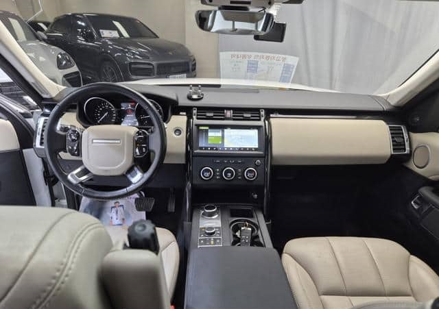 Land Rover Discovery 2020