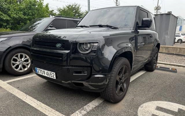Land Rover Defender 110 2023