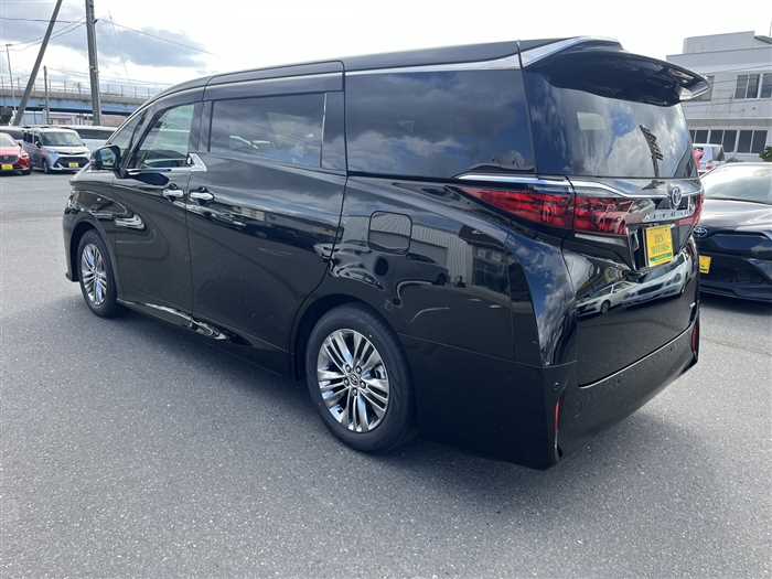Toyota Alphard Hybrid 2025