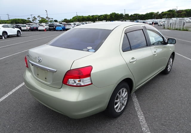 Toyota Belta 2006