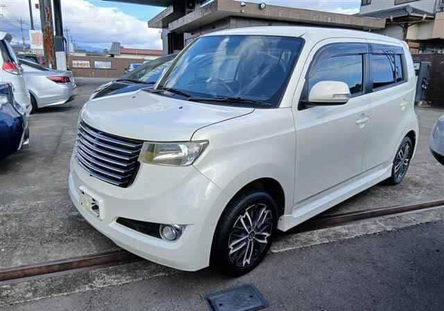 Toyota bB 2011