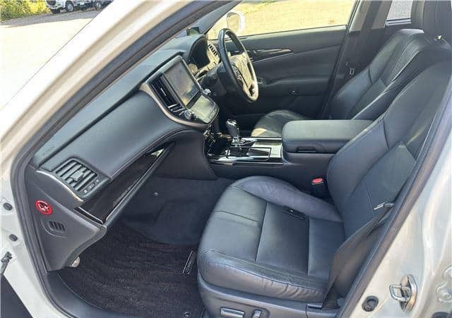 Toyota Crown Athlete Series 2016