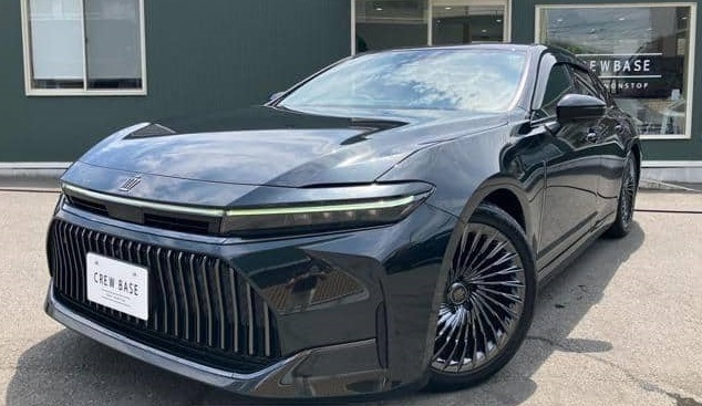 Toyota Crown Hybrid 2023