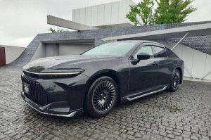 Toyota Crown Hybrid 2023