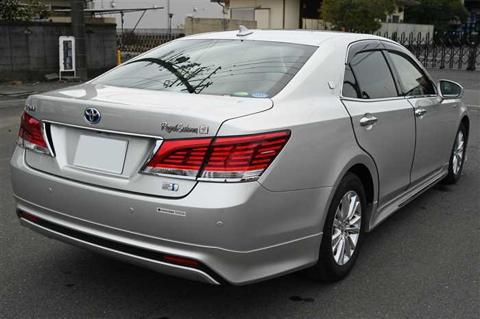 Toyota Crown Hybrid 2013
