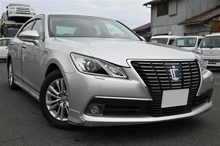 Toyota Crown Hybrid 2013