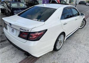 Toyota Crown Hybrid 2014