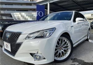 Toyota Crown Hybrid 2014