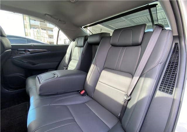 Toyota Crown Hybrid 2014