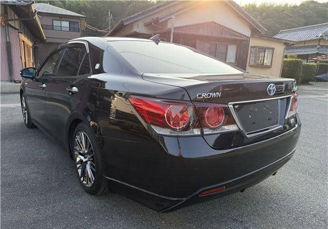 Toyota Crown Hybrid 2015