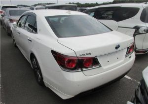 Toyota Crown Hybrid 2016