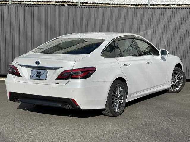 Toyota Crown Hybrid 2022