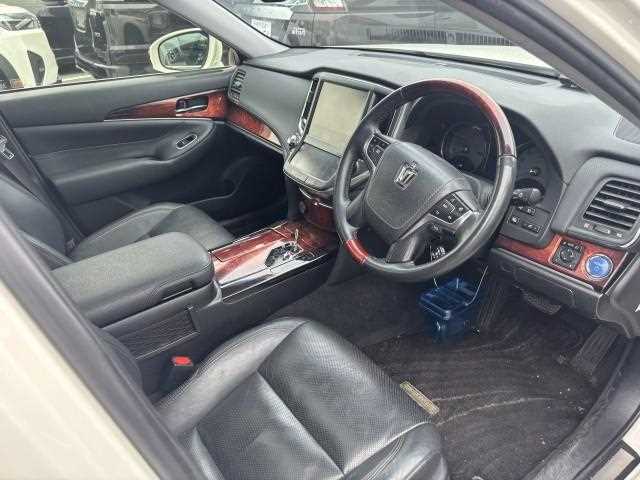 Toyota Crown Majesta 2014