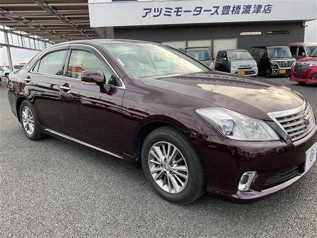 Toyota Crown Royal Series 2012
