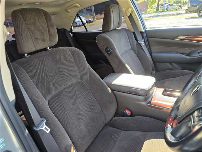 Toyota Crown Royal Series 2013